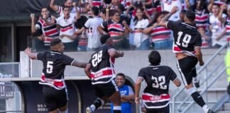 Santa Cruz vence Floresta e fica a uma vitória do acesso à Série B